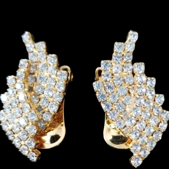 Vintage 1960s Special Occasion Rhinestone Goldtone Clip On Earrings - Picture 14 of 14